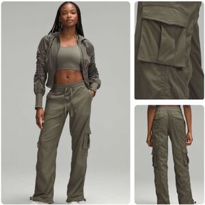 Lulu Lemon Dance Studio Cargo Pants in Green - size Small